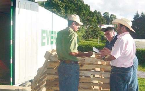 <p>Productores. Esperan los pagos de la exportación.</p>