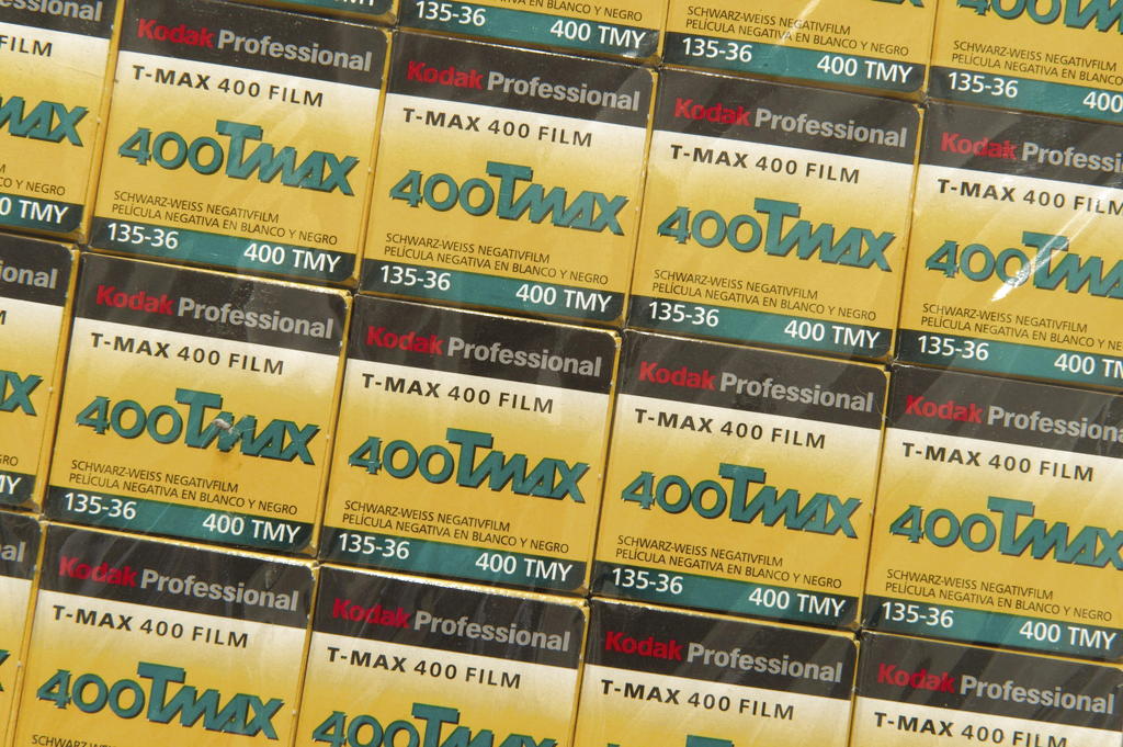 Rollos de Kodak expuestos en una tienda. Foto: Archivo/EFE<br>