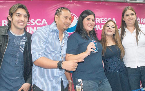 <p>Lanzamiento. Miguel Ángel, Iván, Margarita y ejecutivos de la marca.</p>