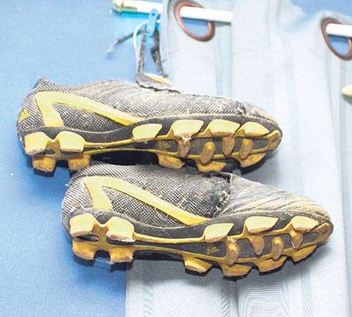 <p>Fútbol. Los primeros guayos del volante del Godoy.</p>