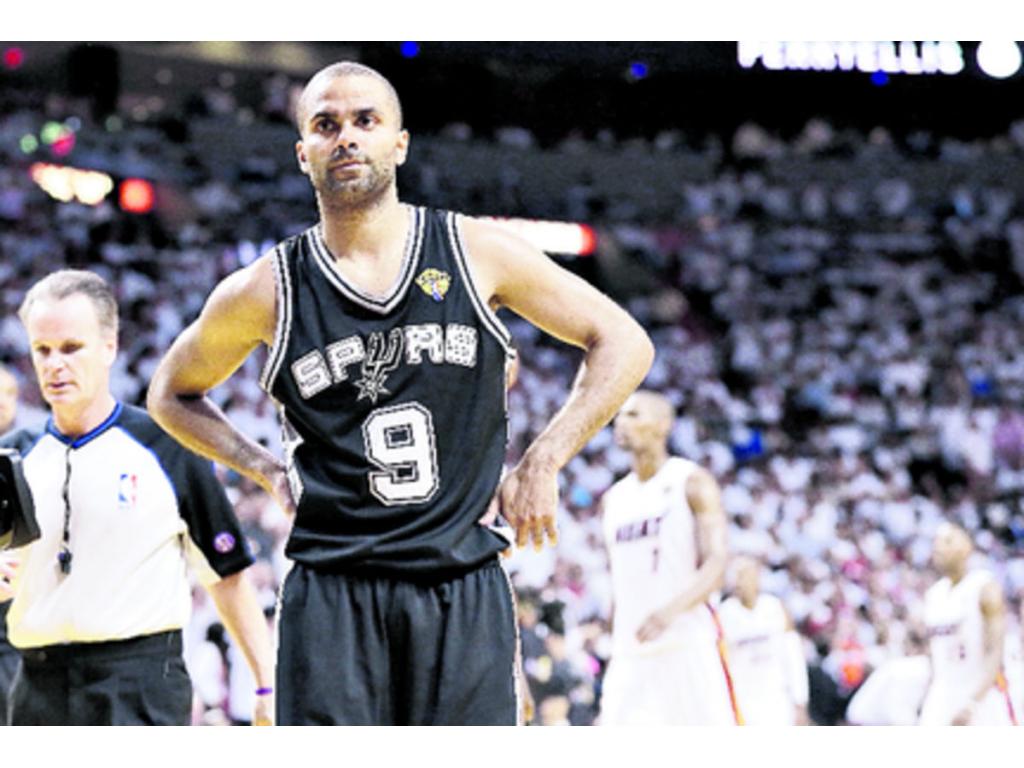 Tony Parker fue uno de los jugadores de San Antonio que quedó frío con el triunfo de los Heat, en el sexto partido. Parker coló 19 puntos con ocho asistencias, pero apenas acertó seis de sus 23 tiros de campo.