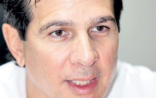 <p>se debe separar a pérez hasta que se hagan las investigaciones de si violó la constitución por declaraciones.</p>