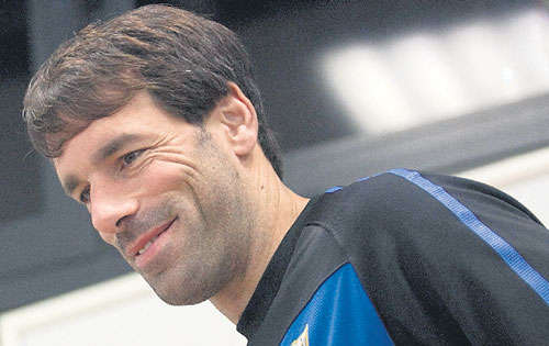 <p></p><p></p><p>Amenaza. Van Nistelrooy, un delantero peligroso.</p>