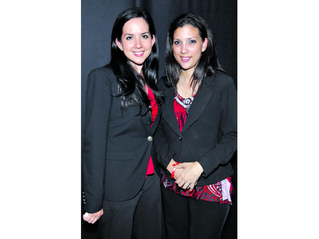8. Alejandra Pinel y Luz Gómez.