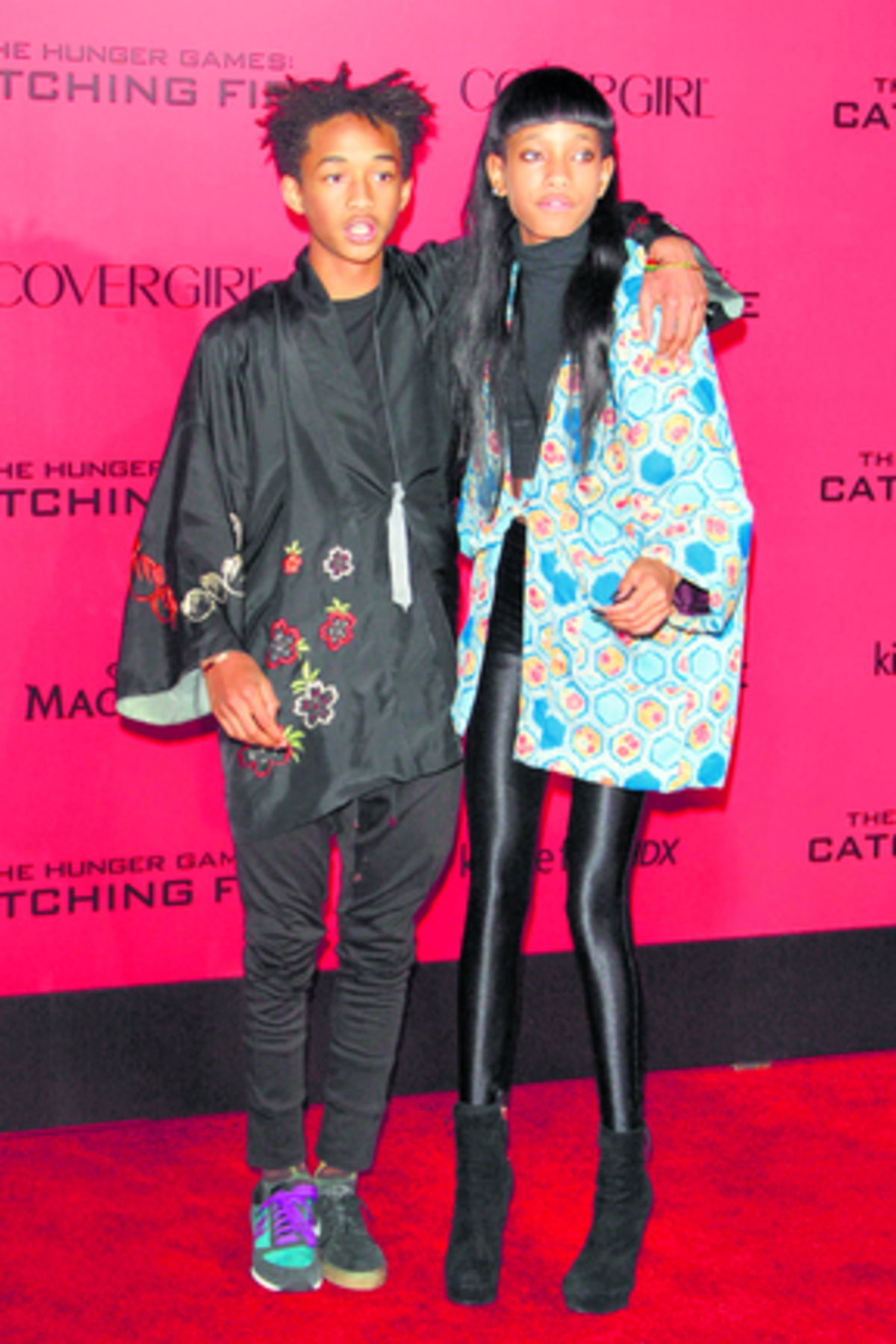 Los actores estadounidenses Jaden y Willow posaron como expertos al caminar frente a las cámaras.(Los herederos Smith)