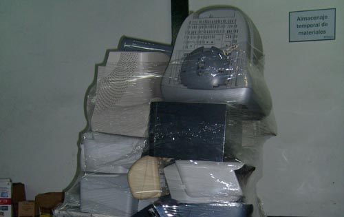 A diferencia de otros tipos de chatarra, esta es altamente contaminante debido a componentes tóxicos como mercurio, plomo, cromo, cadmio, entre otros. Foto/Isael Gómez