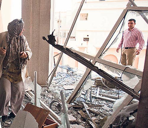 <p>Oficinas de un banco, destruidas por los ataques.</p>