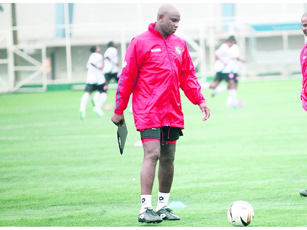 Estratega. Javier Wanchope, técnico de la Sub-20.(Francisco González)