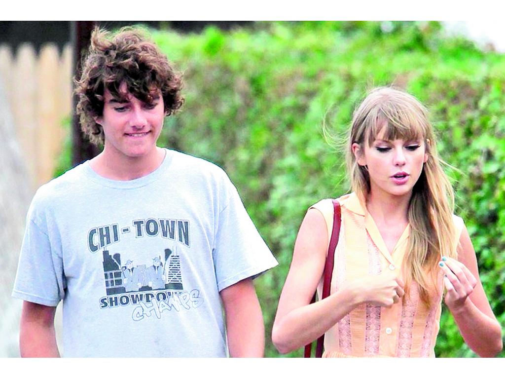 Connor Kennedy. El joven, miembro de la controversial familia Kennedy, estuvo varios meses con la cantante. ()