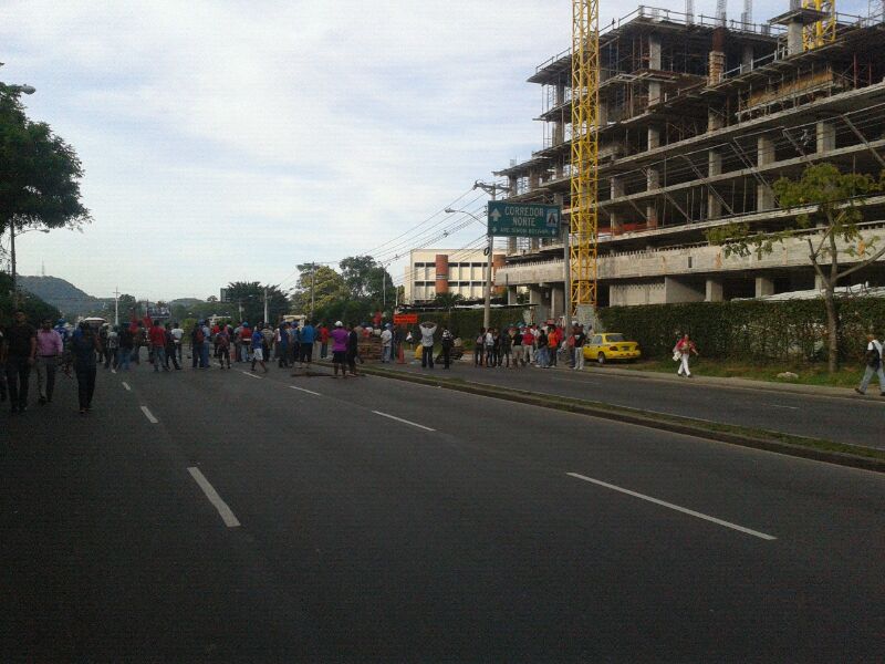 Los lugares donde habían contrucción fueron cerrados por miembros del Suntracs. Foto/Víctor Arosemena<br>