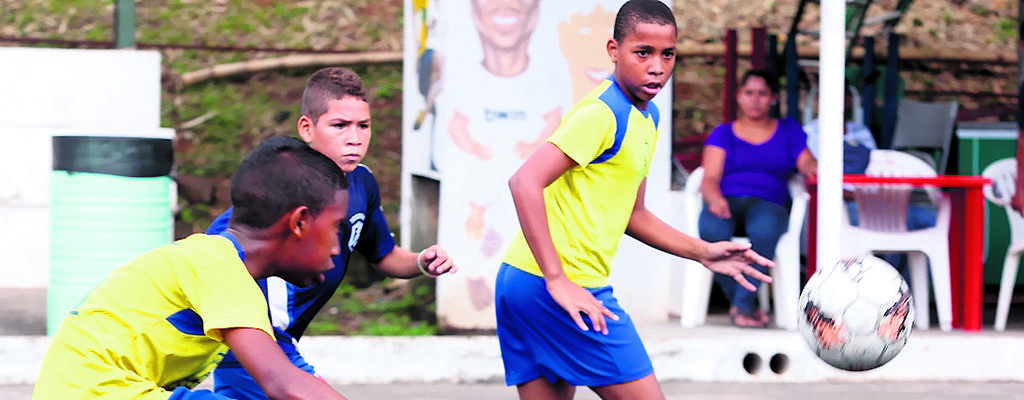 El compañerismo es lo fundamental para estos chicos dentro y fuera de la cancha.()