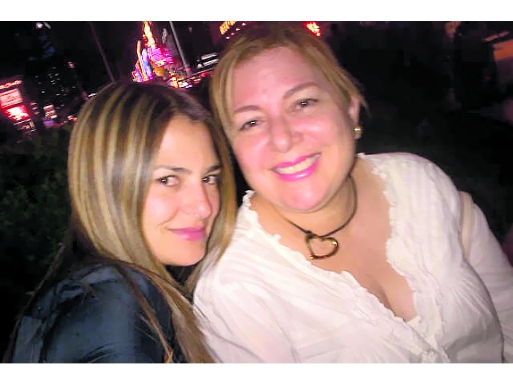 Compañía. Irishelle y La Fula disfrutan de la noche en la hermosa ciudad estadounidense.()