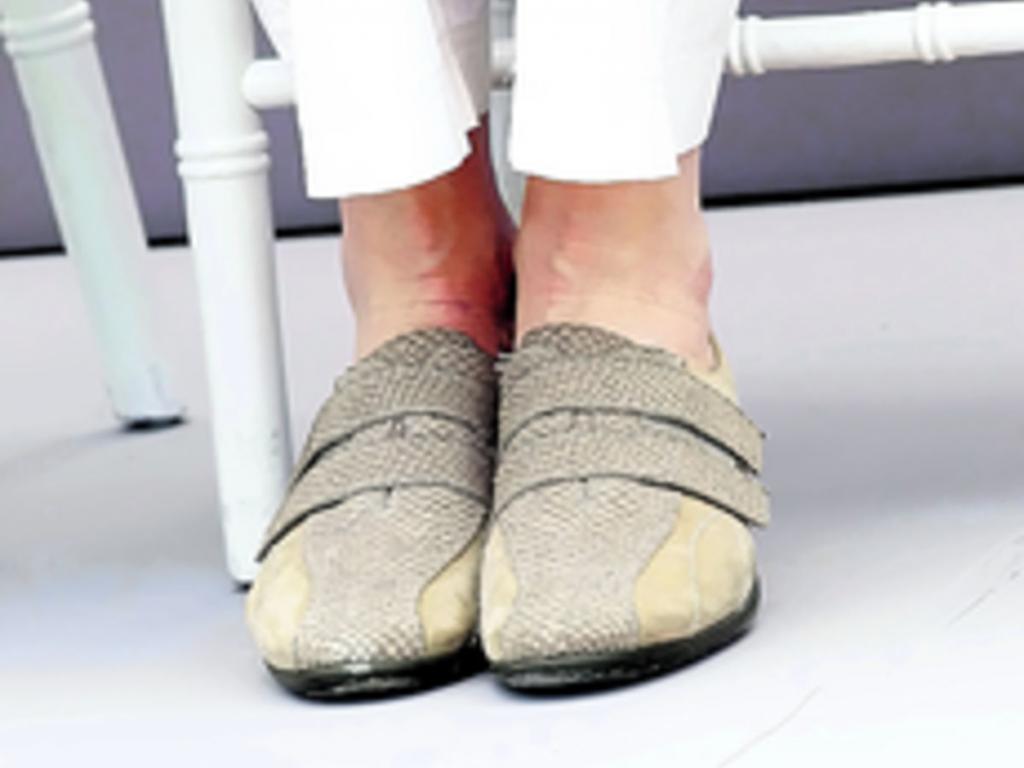 No sufrió al caminar, pues lució unos cómodos y discretos zapatos.