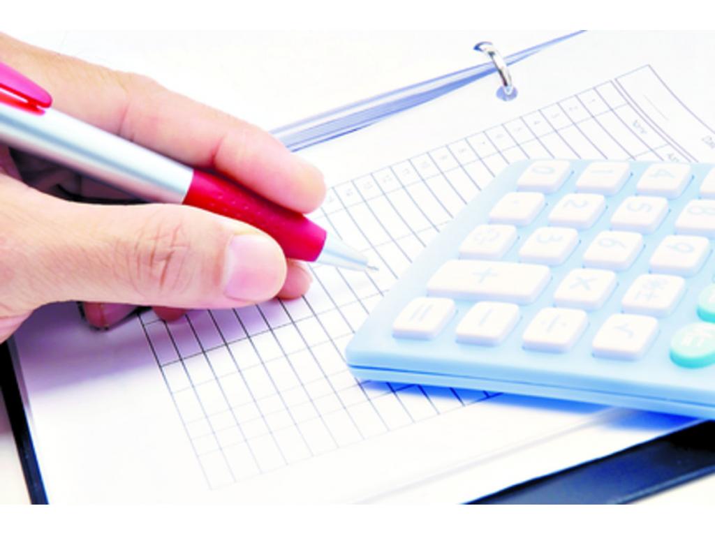 Las carreras administrativas son las que más se estudian en Panamá.()
