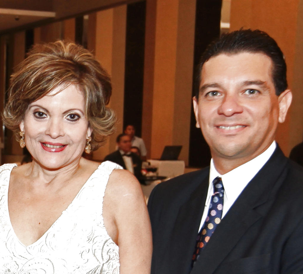 Cecilia de Cuevas y Juan Gabriel González.()