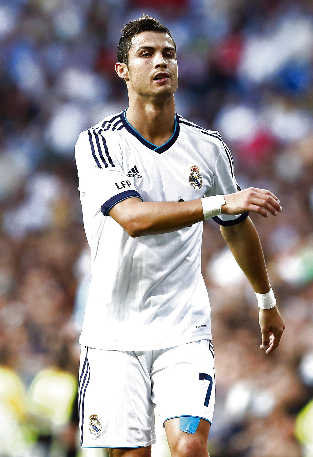 Polémica. Cristiano Ronaldo dejó plasmado su malestar dentro del club blanco.(EFE)