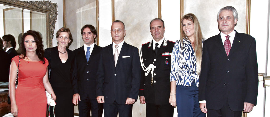 Marta Vargas, Linda Lussenburg, Massimo Tudini, Saverio Rosini, Colonnello: Rodolfo Passaro, junto a Fabiana de Curcio, y Giancarlo Curcio, embajador de Italia en Panamá. ()