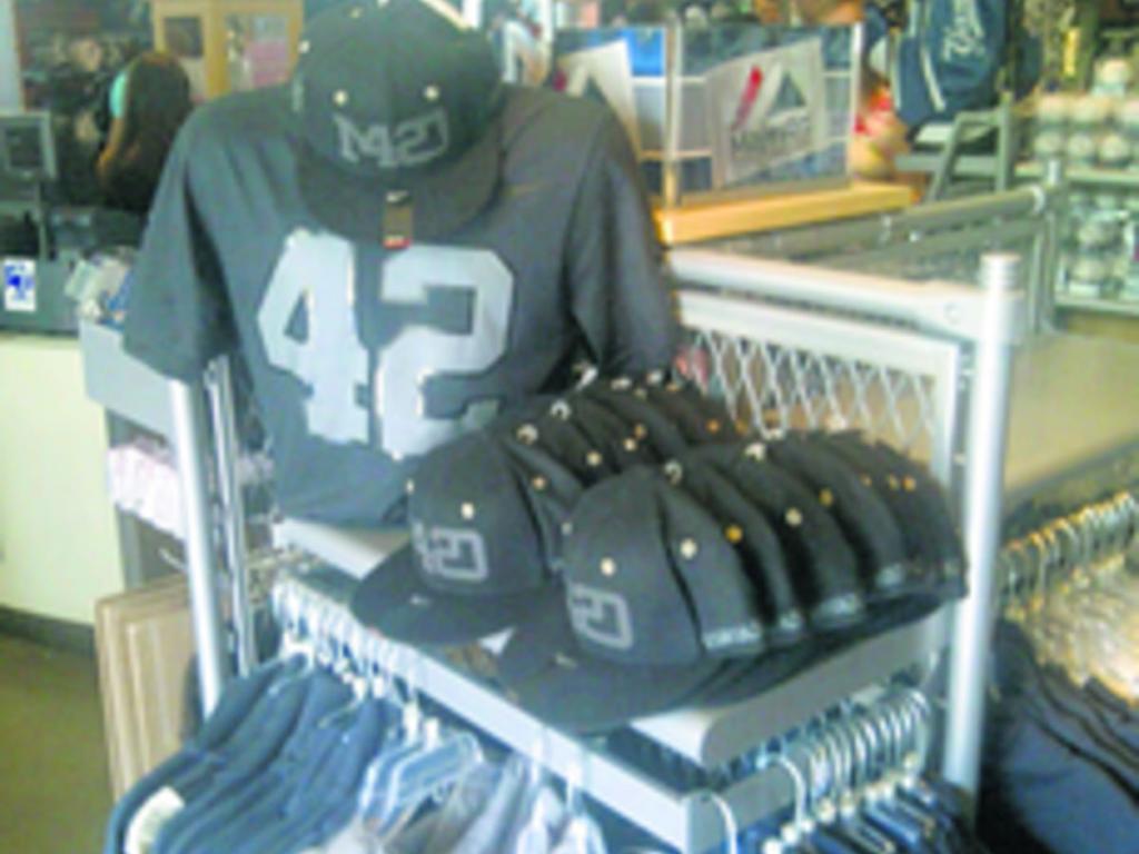 1. Vista panorámica de la tienda New York Yankees Team Store.(Carlos Castillo J./Humberto Cornejo O.)