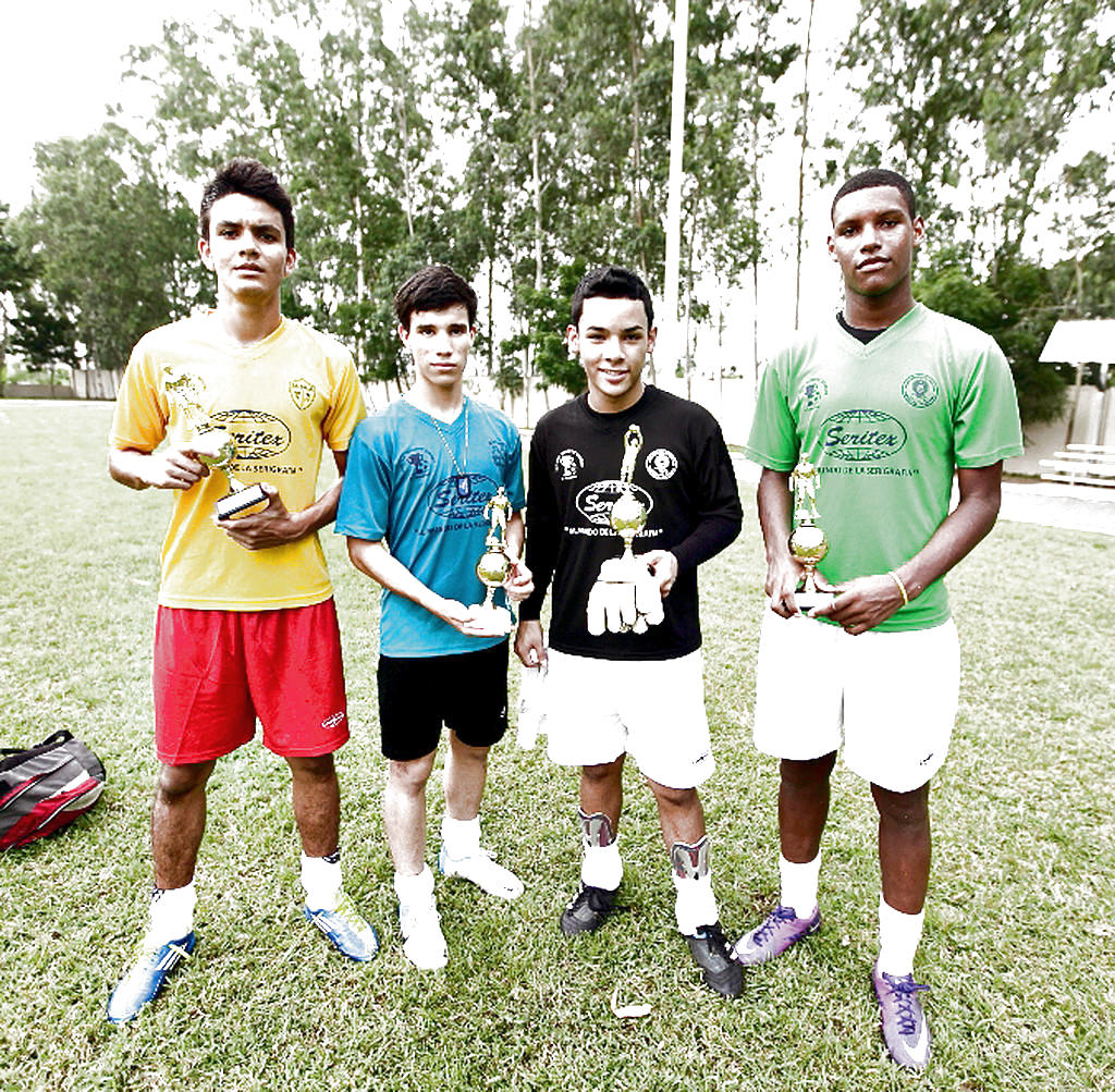 Los campeones goleador, portero, Fair Play y Más Valioso (Izq a derch).(Carlos Lemos )