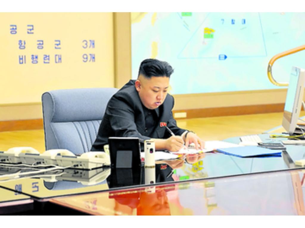 El líder norcoreano, Kim Jong-un, se ha reunido con sus militares.(EFE)