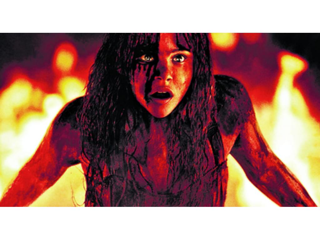 Carrie es la tercera adaptación de Carrie de Stephen King. Está protagonizada por Chloe Grace Moretz como Carrie White, y Julianne Moore como su madre.