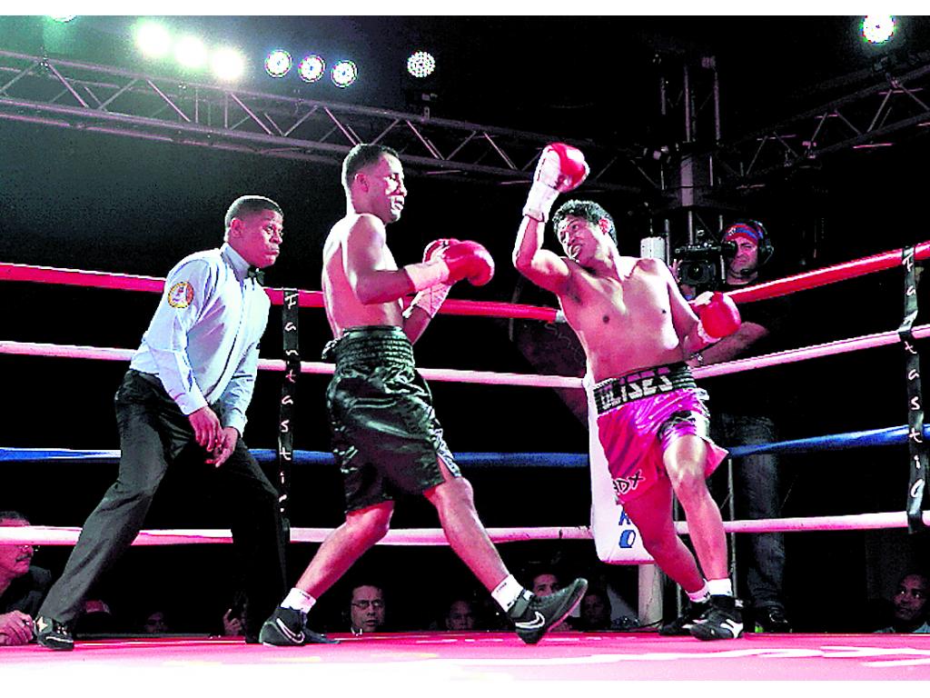 El colombiano Juan Camilo Novoa conquistó el cetro Fedelatin mediano de la Asociación Mundial de Boxeo (AMB), al vencer por nocaut técnico en el segundo asalto al mexicano Ulises Jiménez.()