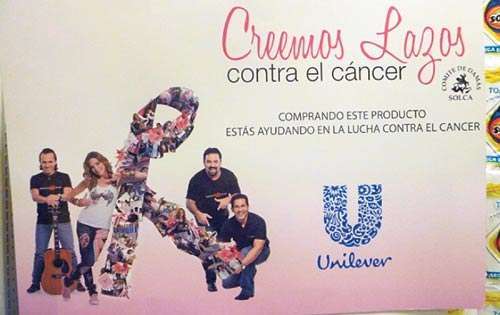 <p>Campaña. Apoyan la lucha contra el cáncer de mama.</p>