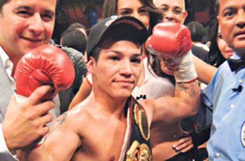 <p>El campeón. Hernán Tyson Márquez con su corona.</p>