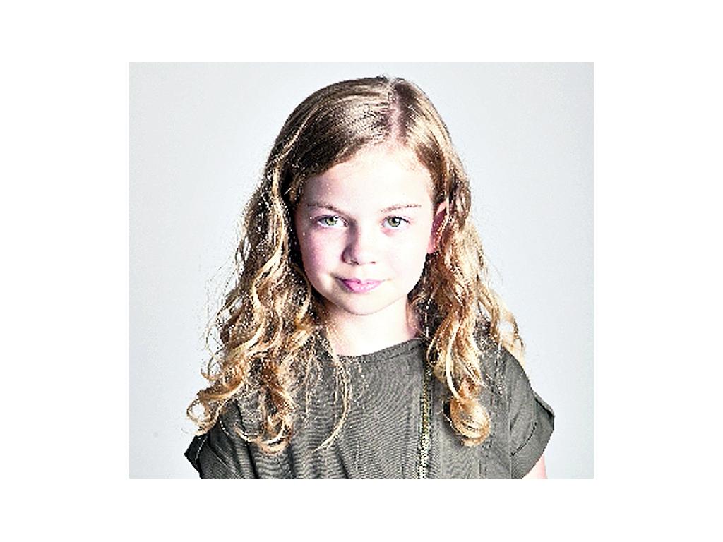 (Victoria): Es una niña estadounidense que ha trabajado en importantes producciones cinematográficas desde el año 2007.