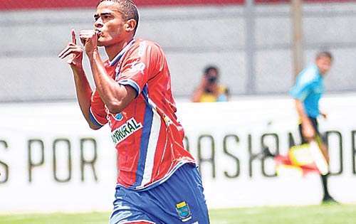 <p>Nuevo. Johnny Ruiz ya sueña con marcar con la Roja.</p>