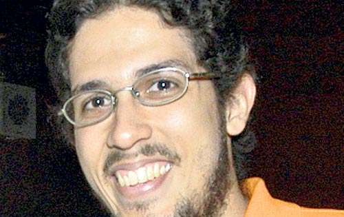 <p>Además de famoso actor local, es un experto en diseño de luces, lo cual le ha merecido el Premio Escena.</p>