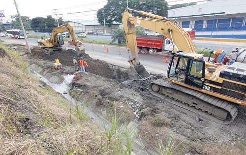 <p>Obras. Aseguran maquinarias y equipos.</p>