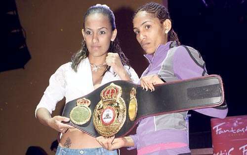 <p>Duelo femenino. Ogleidis Suárez y Katy Wilson.</p>