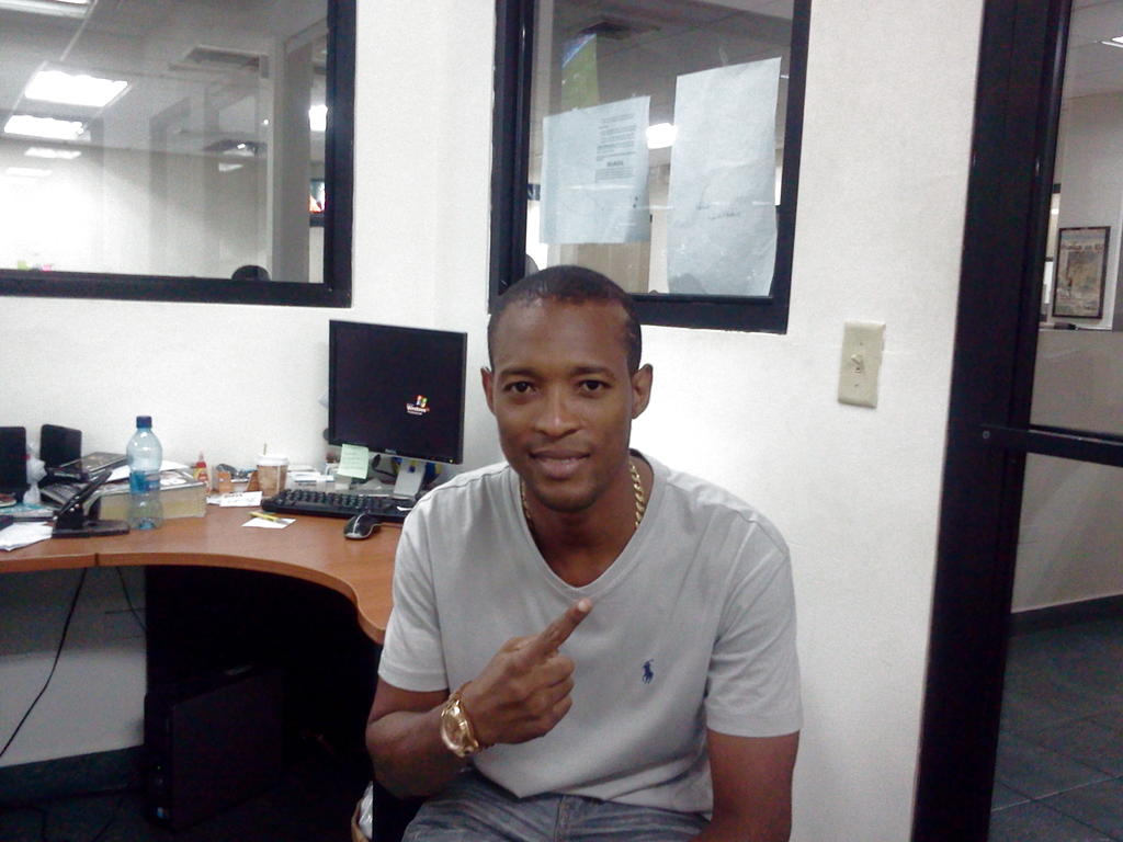 Celestino "Pelenchin" Caballero, visito la redacción de 10deportivo.Foto/Francisco Rodríguez.<br>