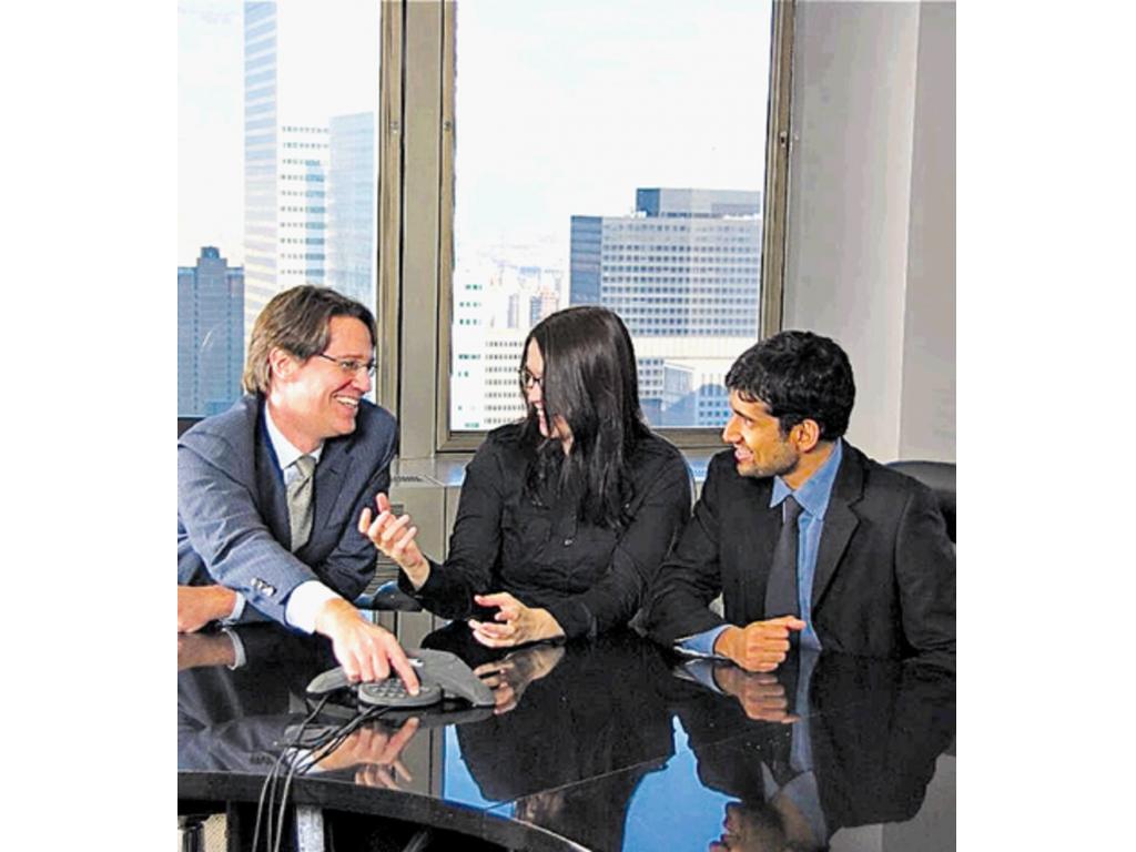 Al iniciar un nuevo empleo, no abuse del exceso de confianza con los compañeros o sus superiores.()