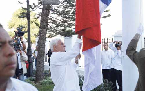 <p>Acto. Martinelli presidió el acto de izada de la Bandera.</p>