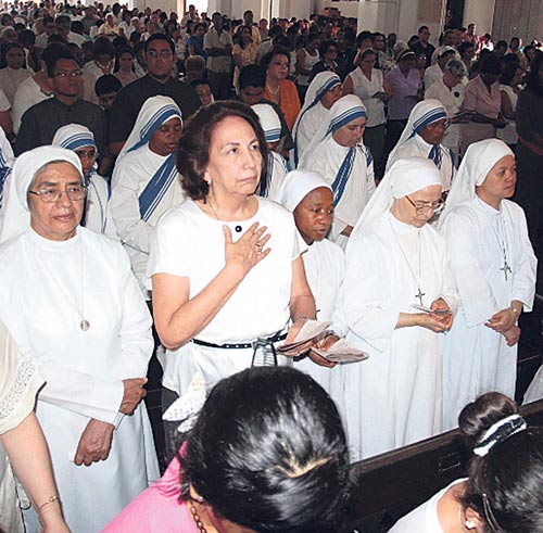 <p>Servicio. Los fieles demostraron devoción y esperanza. </p>