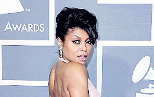<p>Taraji P. Helson. Su vestido fue una mezcla de lentejuelas rosas y animal print, en un diseño exclusivo de la línea Basler. </p>