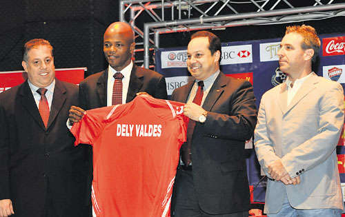 <p>2010. Dely Valdés, en su presentación como entrenador.</p>