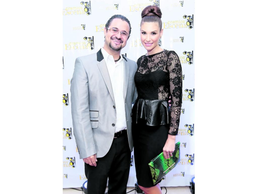 9. Mike Pilisi, Idania Ceville y Aaron Zebede.