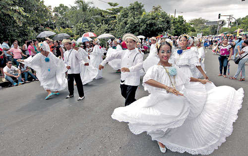 <p>Juan Díaz. Conjuntos típicos bailaron hermosas tonadas.</p>