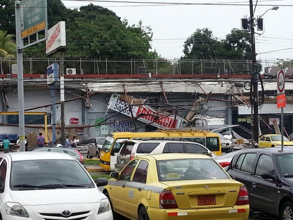 Se registra un tranque vehicular en la Tumba Muerto. Foto/@SOS_PTY <br>