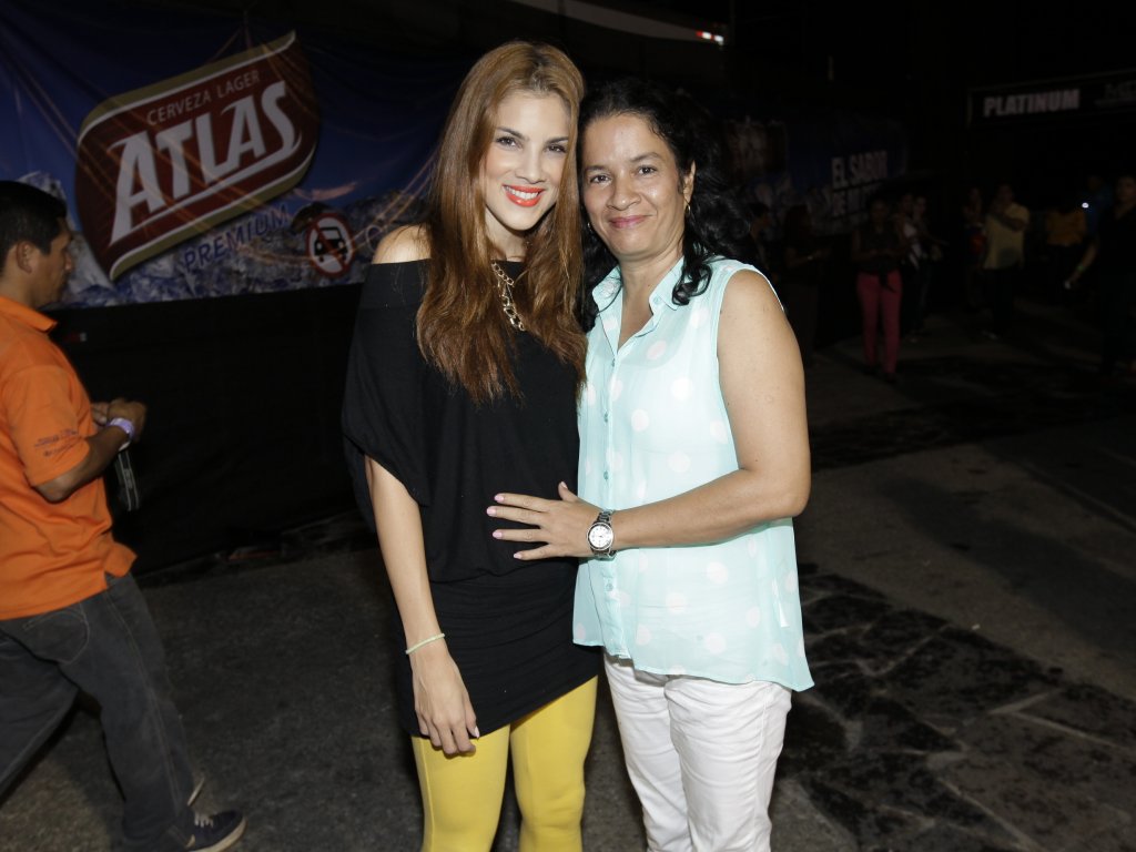Anyolí Ábrego y su mamá. <br>