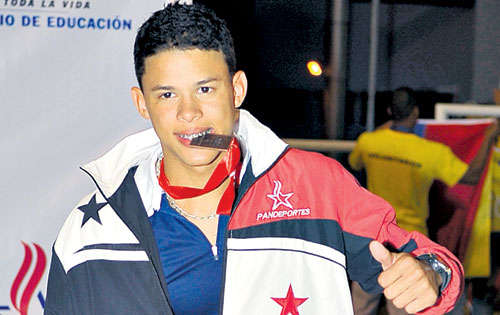 <p>Alegre. El tritón Manuel González ganó bronce en los 50 m libres.</p>