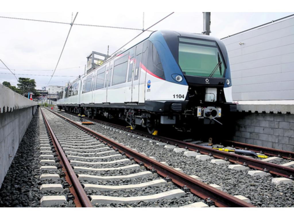 Un grupo de estudiantes de secundaria, también recorrió el tren.(Noriel Gutiérrez)