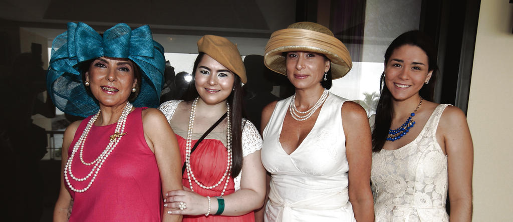 Marianela de Smith, Larissa Zavala, Jhanabel de Riba y María Alejandra Riba.()