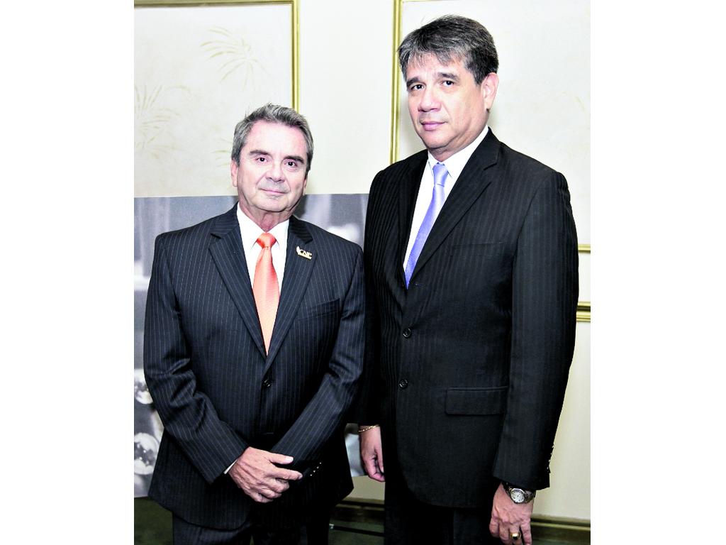 6. Hernán Posada y Mario Molino. ()