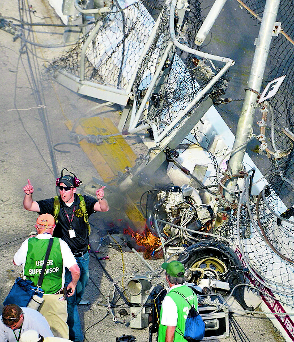 5. Escenario que dejó la colisión de los coches durante la carrera en Daytona.