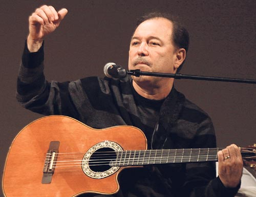 <p>Presentación. El cantante en un evento en el que anunció que regresaba al cine con Safe House.</p>