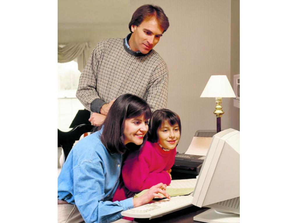 El internet es un arma de doble filo. La orientación no está de más.(Archivo.)